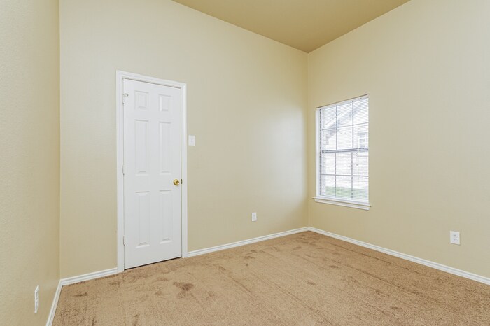 Building Photo - 11825 Hickory Garden Dr
