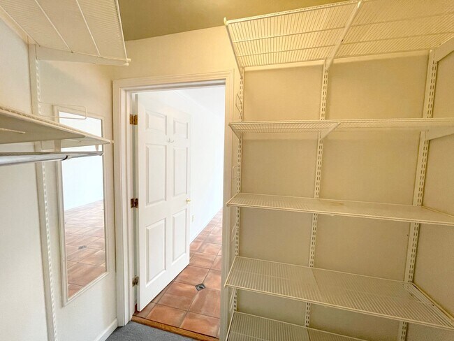 Building Photo - Twin Peaks: Remodeled Condo with Garage Pa...