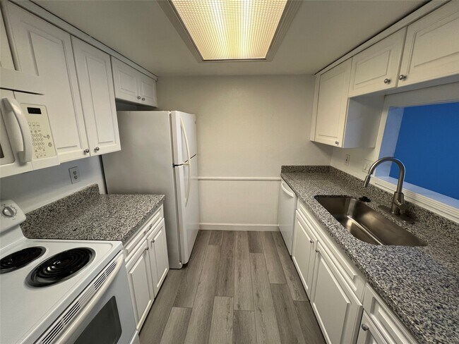 Building Photo - 12633 Memorial Dr