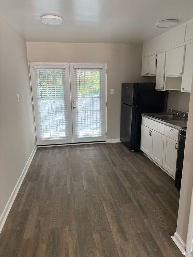 Building Photo - Fantastic Emory area location on Shuttle R...