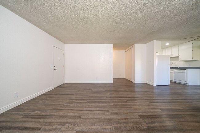 Building Photo - 1440 Oak Dr