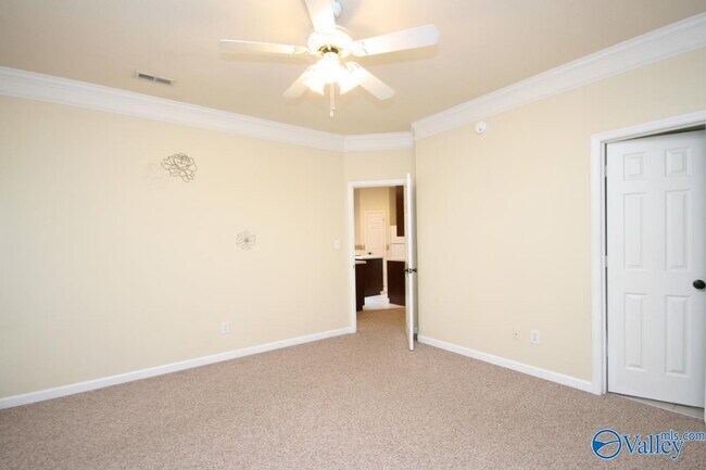 Building Photo - 215 River Oaks Dr