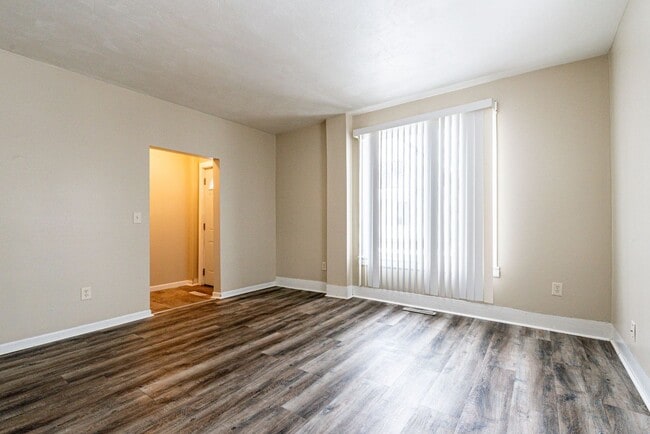 Building Photo - 506 5th St