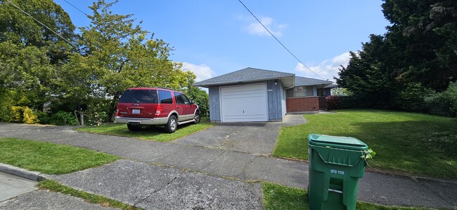 Building Photo - 3730 34th Ave SW