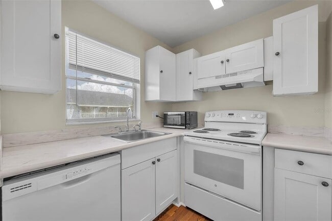 Building Photo - 4124 Pershing Pointe Pl