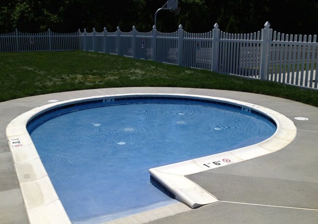 Building Photo - 2123 Quail Hollow Dr