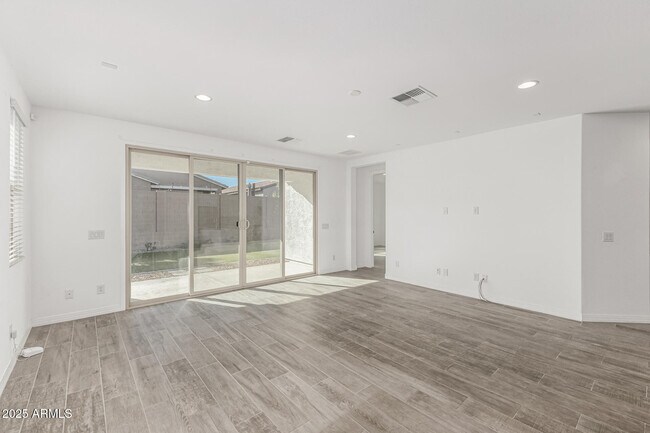 Building Photo - 1229 E Maldonado Dr