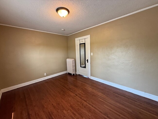 Building Photo - Charming 3 bedroom 1 bath in University/Lexington neighborhood!