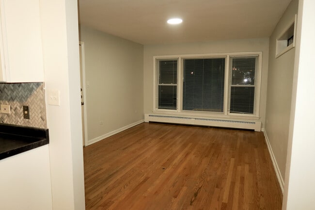 Building Photo - 6048 N Elston Ave