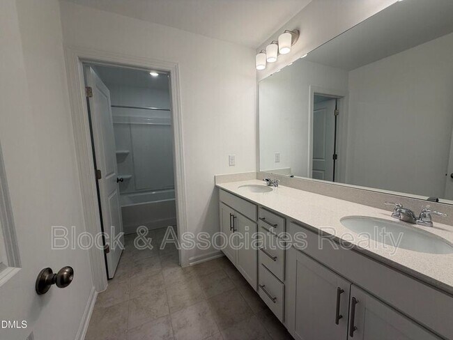 Building Photo - 611 Contento Ct