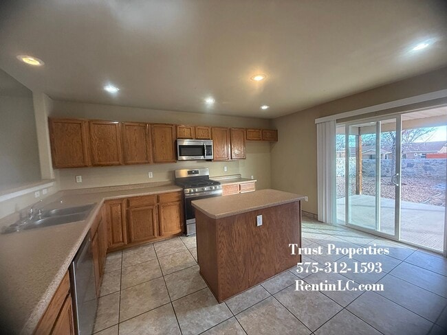 Building Photo - Spacious 4/2 close to WSMR and NASA