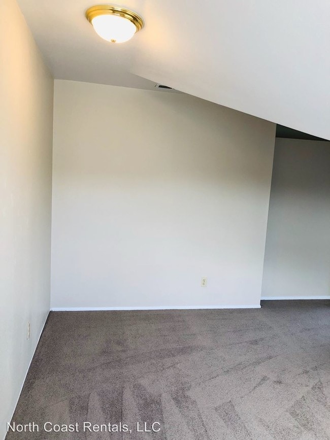 Building Photo - 400 N Holladay Dr