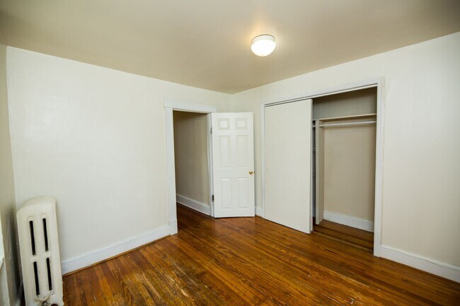 Building Photo - 2026/2027 JHU Off-Campus 5bd/3ba Charles Village w/ W/D & parking!.. Available 6/9/26