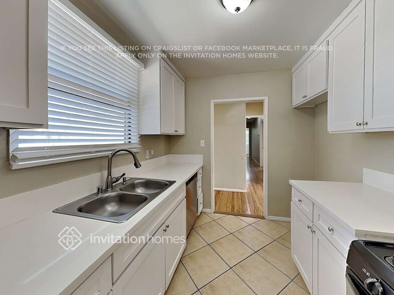 Building Photo - 15042 Romar St