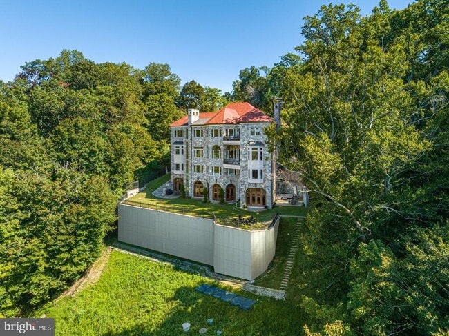 Building Photo - 612 Rivercrest Dr