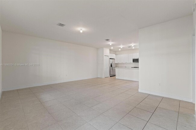 Building Photo - 4612 NW 83rd Pkwy