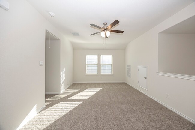 Building Photo - 1001 Marigold St