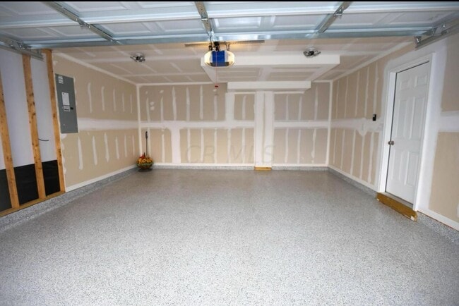 Building Photo - 4978 Crestbrook Dr