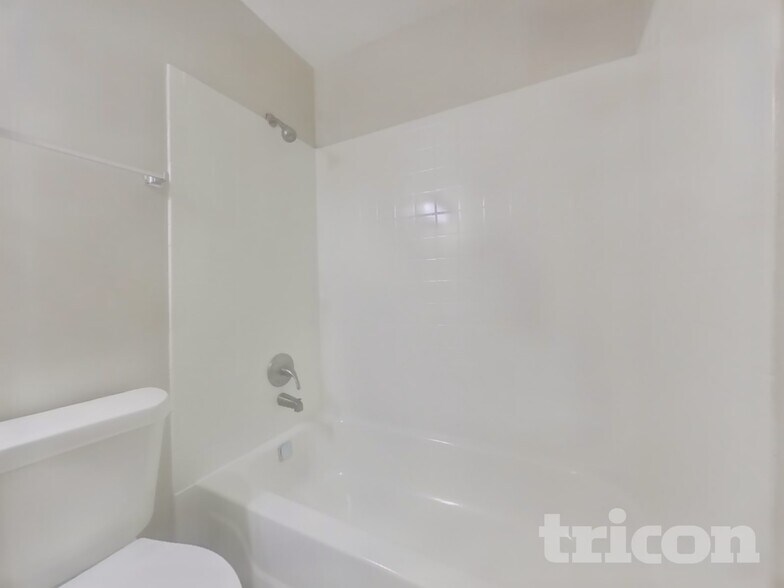 Building Photo - 1820 Crestwood Dr NW