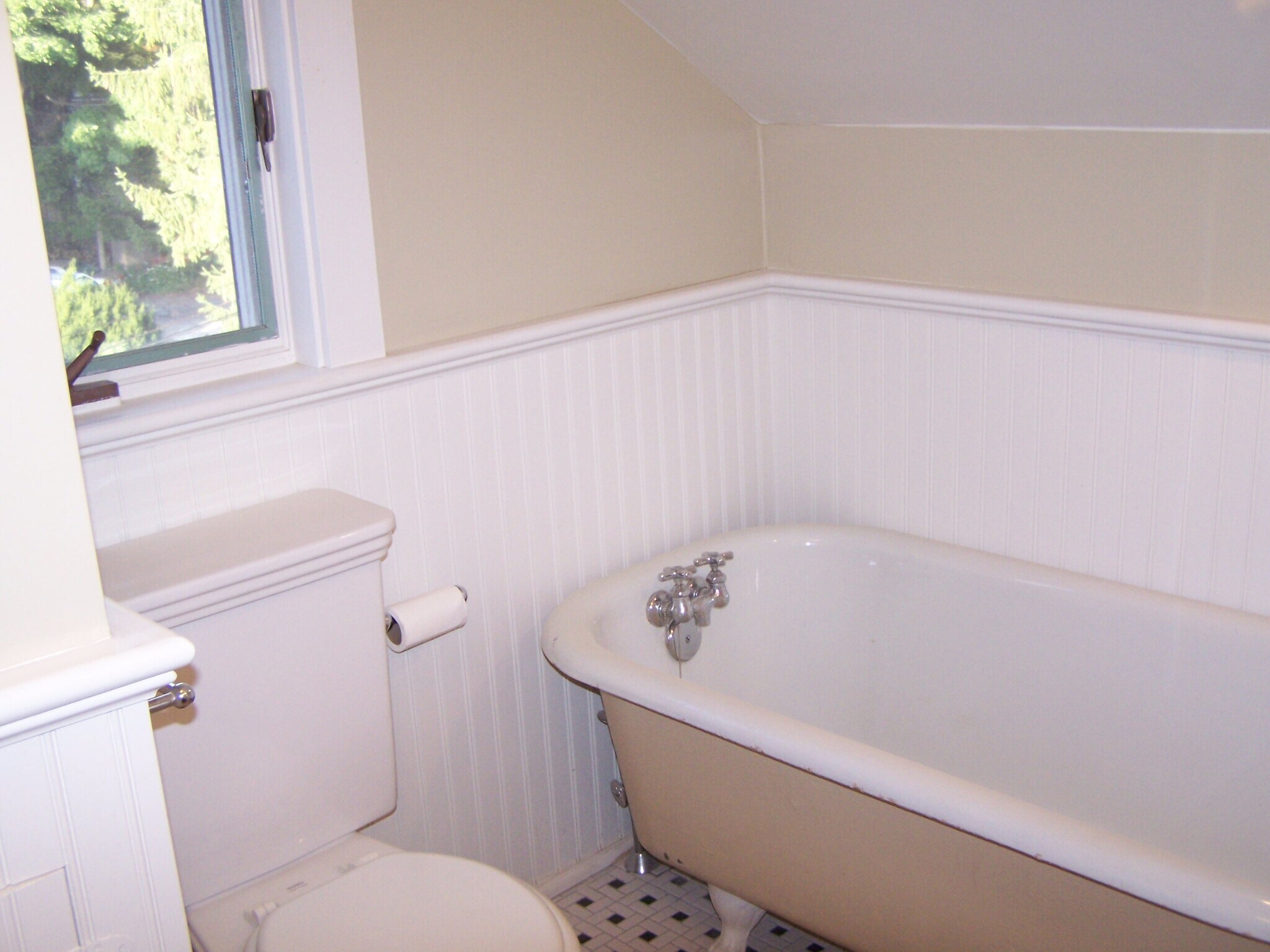 Building Photo - 35 Greenough Ave