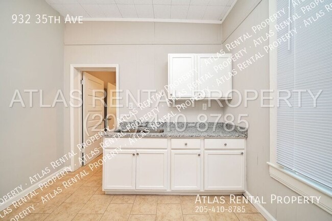 Building Photo - 932 35th Ave