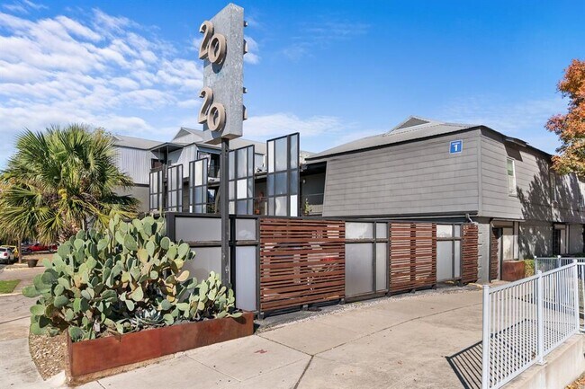 Building Photo - 2020 S Congress Ave
