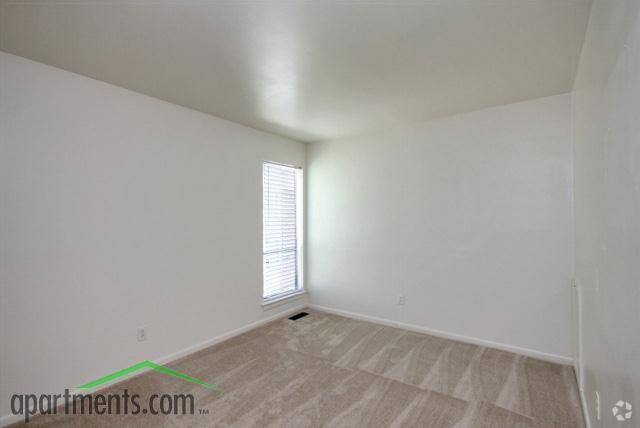 Bedroom - Townhouses of White Oak