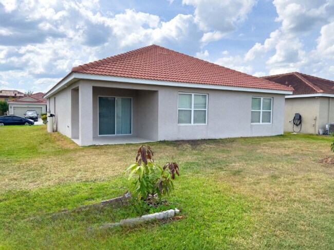 Building Photo - 3052 Sangria St