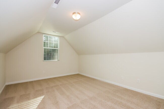 Building Photo - 176 Nottingham Rd