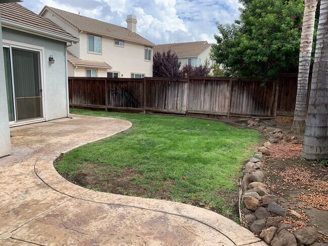 Building Photo - Beautiful Single Story Rose Garden Home / ...