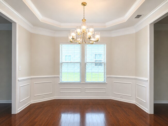 Building Photo - Beautiful 4-Bedroom Home Screened Porch & Bonus Room – Minutes from RTP, Shopping & Dining , Comm...