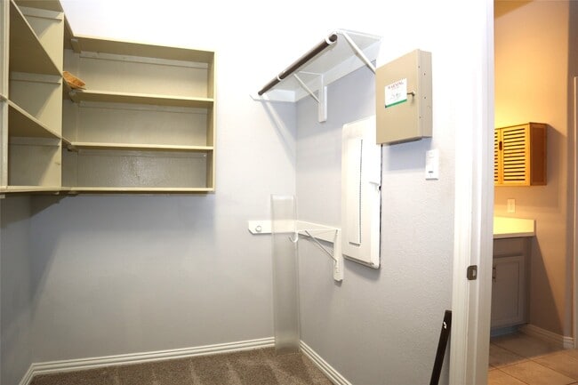 Building Photo - 4553 New Country Dr