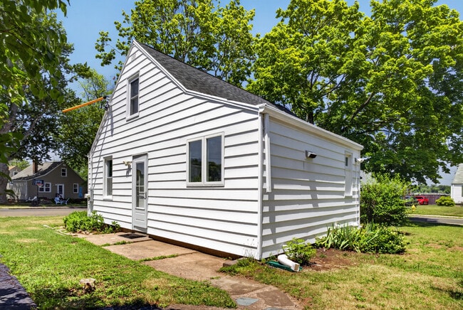 Building Photo - 47 Clearview Ave