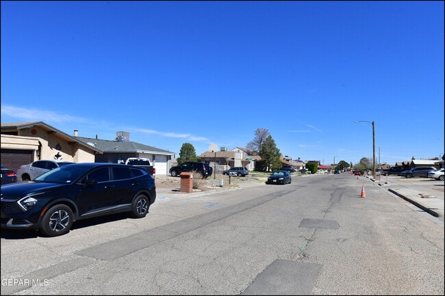 Building Photo - 4872 Maureen Cir