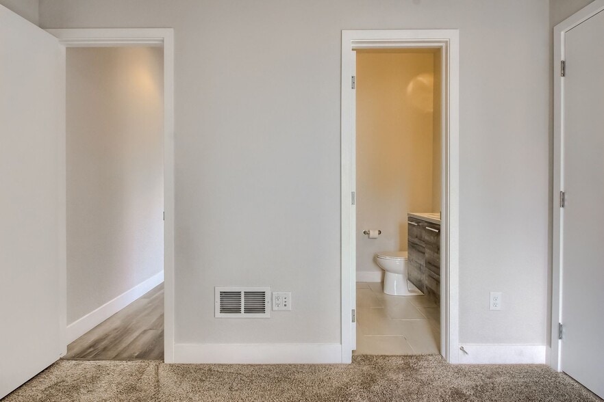 Building Photo - 1018 Depew St