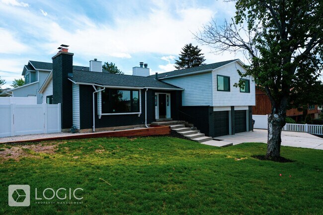 Building Photo - 1208 E Cedar View Dr