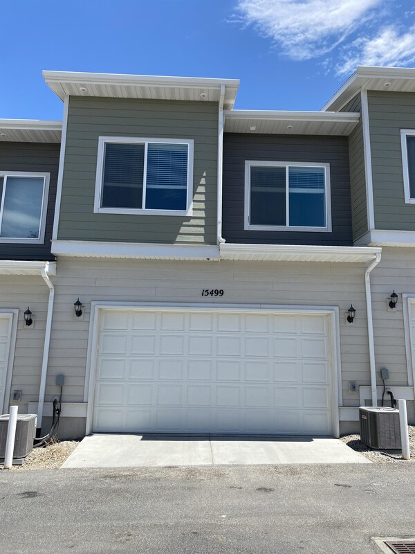 Building Photo - 15499 Aqua Mountain Ln