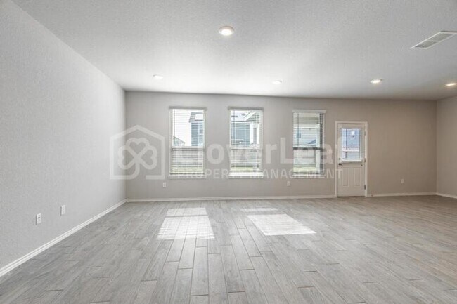 Building Photo - 2433 Ayers Dr