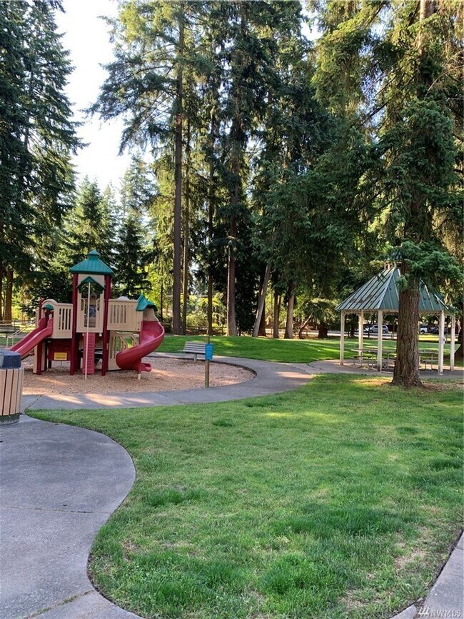 Building Photo - 2Bd/2.25Ba Redmond Townhouse