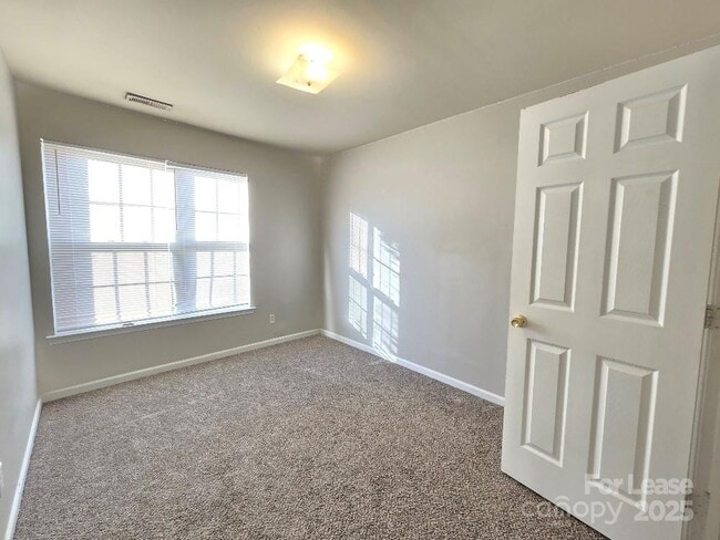 Building Photo - 5320 Peach Pl Ln