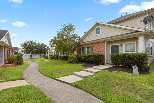 Building Photo - 6158 Settlers Lake Cir E