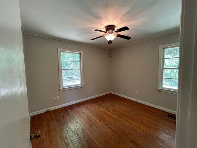 Building Photo - 14 Dogwood Ave