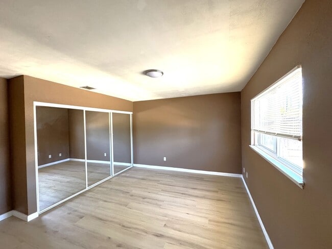 Building Photo - Charming 3-Bed, 2-Bath Home for Rent in San Bernardino, Close to CSUSB, Small Pets Welcome