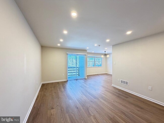 Building Photo - 203 Jonathan Dr