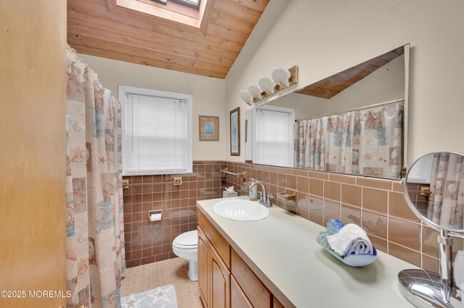 Building Photo - 2203 3rd Ave