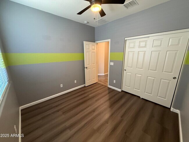 Building Photo - 888 E Aberdeen Dr