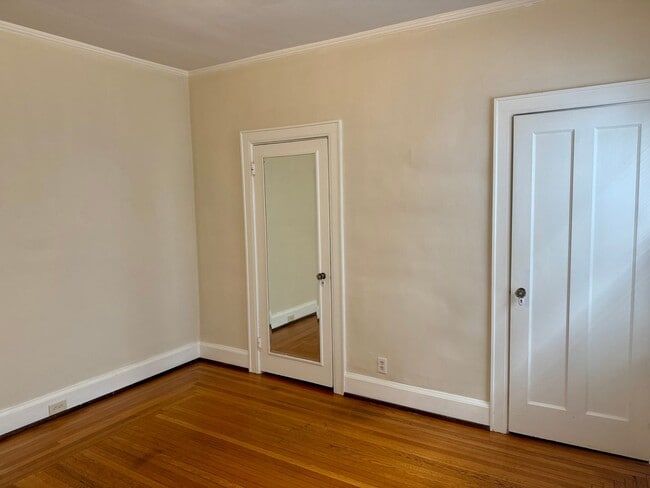 Building Photo - 3590 Outlook Ave