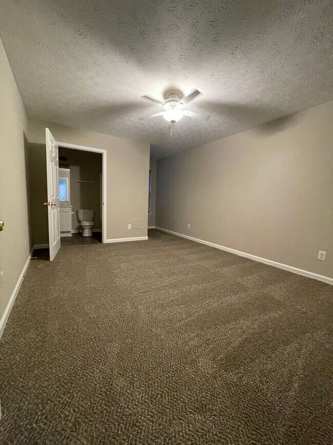 Building Photo - 2 bedroom 2 bath ranch Duplex in Douglasville, GA