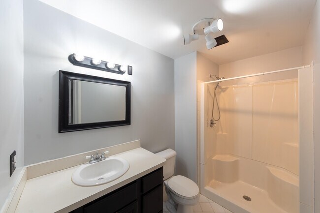 Building Photo - 18485 Ridge Rd