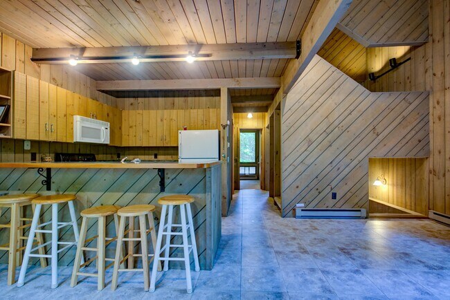 Building Photo - 73 Kearsarge Woods Ln
